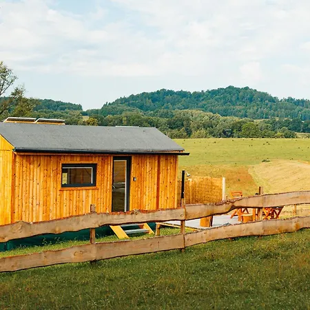 אוהל מפואר Bull-barn Glamping *