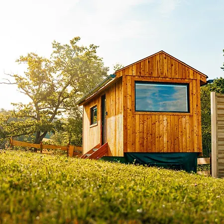 אוהל מפואר Bull-barn Glamping *